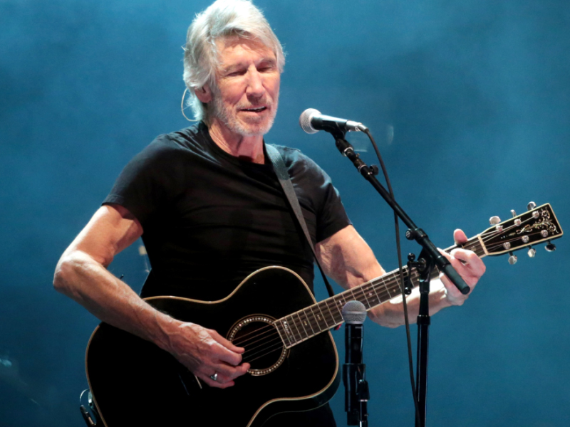 Roger Waters at Gila River Arena